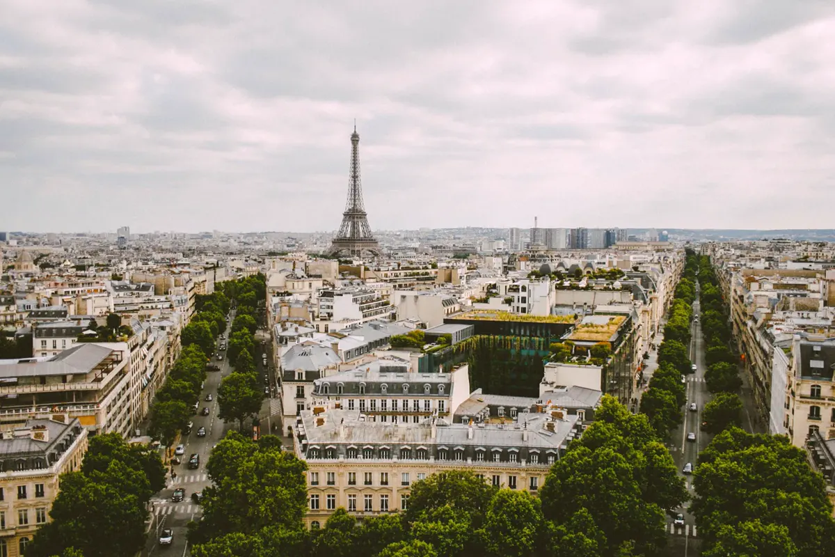Vue panoramique de Paris avec la Tour Eiffel